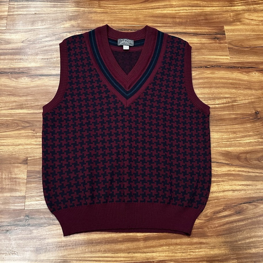 Vintage Lord & Taylor Sweater Vest Mens Large Red Houndstooth Wool V Neck Knit